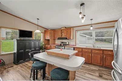 1060 Knobview Lane, Pilot Mountain, NC 27041 - Photo 14