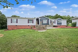 1060 Knobview Ln, Pilot Mountain, NC 27041 - Photo 6