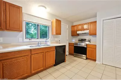 9 Pear Tree Court, Greensboro, NC 27401 - Photo 14