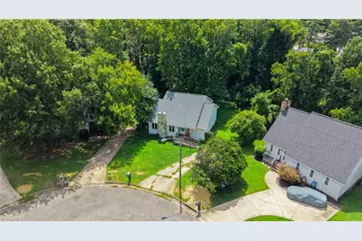 9 Pear Tree Court, Greensboro, NC 27401 - Photo 32