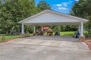 510 Gillespie St, Dobson, NC 27017 - Photo 4