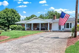 510 Gillespie St, Dobson, NC 27017 - Photo 2