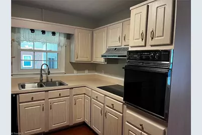 4704 Chesterton Drive, Greensboro, NC 27320 - Photo 10