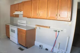 340 Marion St, Mount Airy, NC 27030 - Photo 8