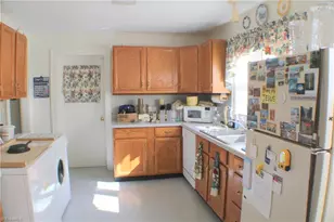 340 Marion St, Mount Airy, NC 27030 - Photo 12