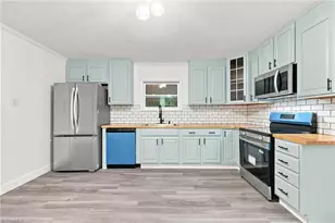 1011 4th St, Eden, NC 27288 - Photo 2