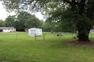 106 Mohawk Dr, King, NC 27021 - Photo 32