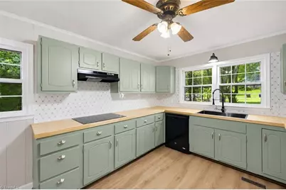 4819 Gladwyn Drive, Winston-Salem, NC 27104 - Photo 10