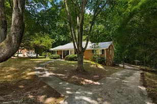 4819 Gladwyn Dr, Winston-Salem, NC 27104 - Photo 4
