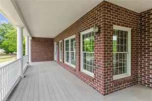1148 Town N Country Dr, Wilkesboro, NC 28697 - Photo 4