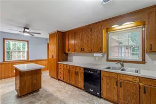 3931 Manila Rd, Greensboro, NC 27406 - Photo 8