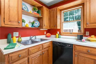 609 Central Ave, Burlington, NC 27215 - Photo 12