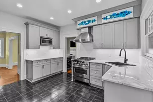300 Warren St, Greensboro, NC 27403 - Photo 2