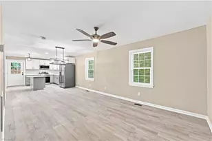 431 Dudley St, Burlington, NC 27217 - Photo 8
