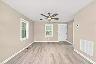 431 Dudley St, Burlington, NC 27217 - Photo 10