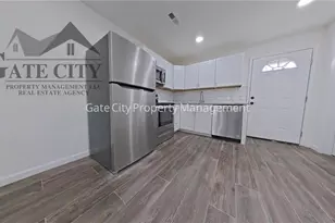 213 Marshall St, Greensboro, NC 27401 - Photo 2