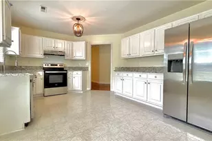 3409 Bent Creek Ct, Greensboro, NC 27410 - Photo 10