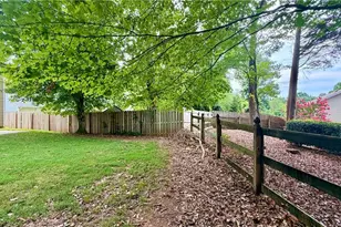 3409 Bent Creek Ct, Greensboro, NC 27410 - Photo 36