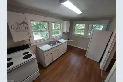 303 W 6th Avenue, Lexington, NC 27292 - Photo 2