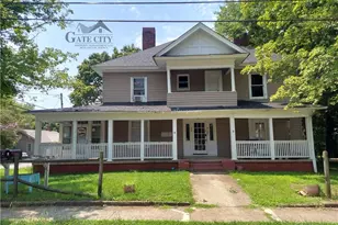 303 W 6th Ave, Lexington, NC 27292 - Photo 1