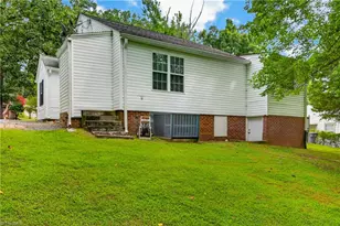 944 Uwharrie St, Asheboro, NC 27203 - Photo 22