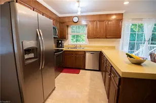 1218 Foxfire Dr, Greensboro, NC 27410 - Photo 12
