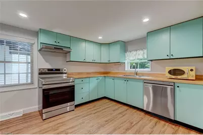 3920 Daye Drive, Greensboro, NC 27407 - Photo 10