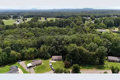 218 Delaware Avenue, Mount Airy, NC 27030 - Photo 2
