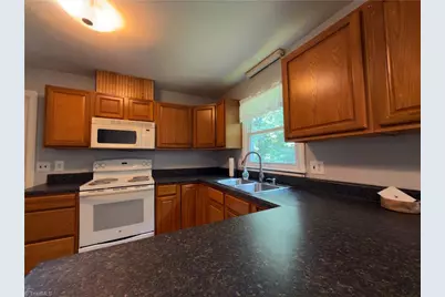 218 Delaware Avenue, Mount Airy, NC 27030 - Photo 6