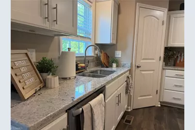 536 Evergreen Trail, Thomasville, NC 27360 - Photo 4