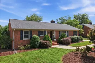 2807 Northampton Dr, Greensboro, NC 27408 - Photo 2