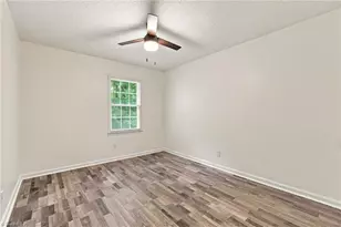 2424 Cottage Pl, Greensboro, NC 27455 - Photo 16