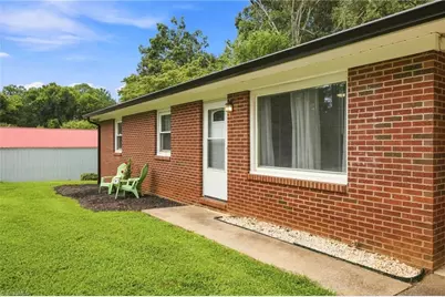 222 Easton Drive, North Wilkesboro, NC 28659 - Photo 2