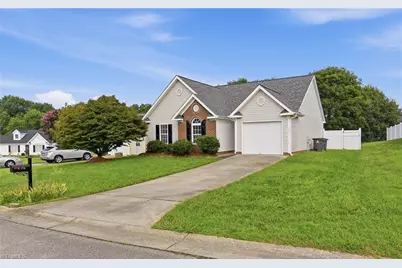 158 Sparks Court, Winston-Salem, NC 27103 - Photo 2