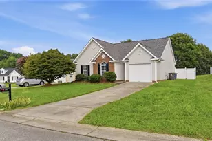158 Sparks Ct, Winston-Salem, NC 27103 - Photo 2