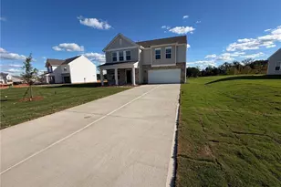 126 Primrose St, King, NC 27021 - Photo 2