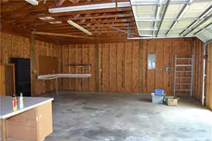 504 W Murphy St, Madison, NC 27025 - Photo 10