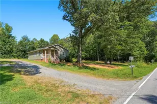 201 Wolf Island Rd, Reidsville, NC 27320 - Photo 2