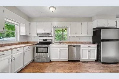 757 S Stout Street, Randleman, NC 27317 - Photo 4