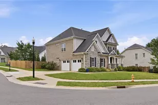 528 Amos Garden Dr, Winston-Salem, NC 27104 - Photo 2