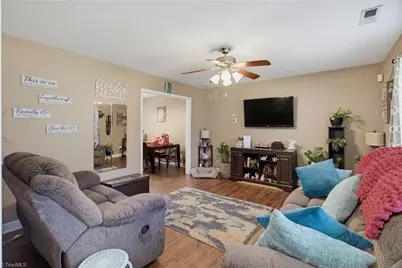 604 W Whitsett Street, Graham, NC 27253 - Photo 4