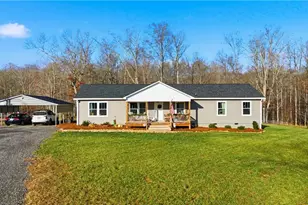 1071 Pineknoll Dr, Yadkinville, NC 27055 - Photo 8