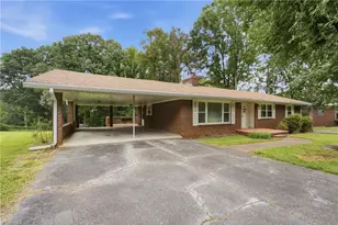 3719 Crosland Rd, Winston-Salem, NC 27106 - Photo 2