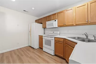 32 Josephine Circle, Greensboro, NC 27410 - Photo 6