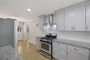 909 Forest Hill Dr, Greensboro, NC 27410 - Photo 16