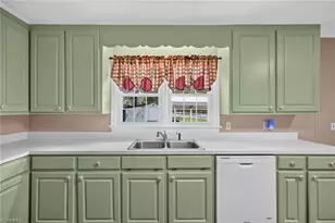 1115 E Willowbrook Dr, Burlington, NC 27215 - Photo 10