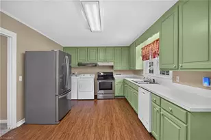 1115 E Willowbrook Dr, Burlington, NC 27215 - Photo 8