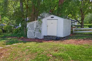 1115 E Willowbrook Dr, Burlington, NC 27215 - Photo 26