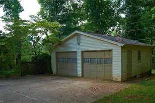 907 Onslow Dr, Greensboro, NC 27408 - Photo 44