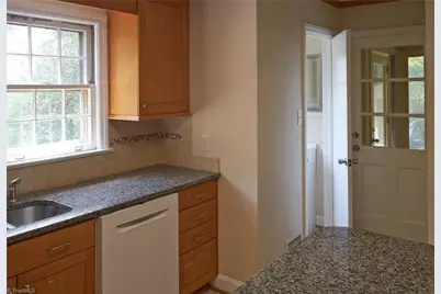907 Onslow Drive, Greensboro, NC 27408 - Photo 12